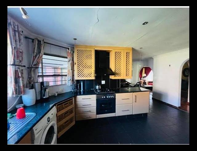 4 BEDROOM HOUSE FOR SALE IN THE REEDS